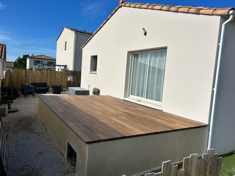 Fourniture et pose terrasse en bois sur dalle béton ou plots pour contour de maison différents types de bois autour de Montpellier Hérault 34 