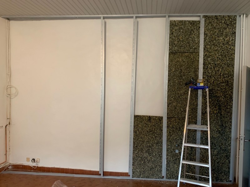 Doublage placo cloison pour isolation phonique entre appartement a Castelnau le lez