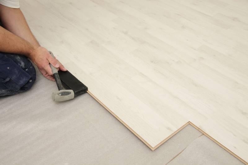 Pose de parquet stratifié par un spécialiste à Montpellier