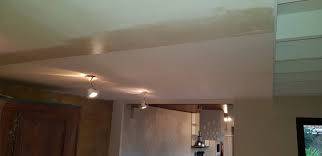 professionnel pour des travaux de revêtements sols et murs d'un appartement